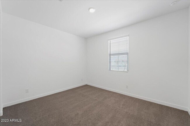 Building Photo - 17021 W Echo Ln