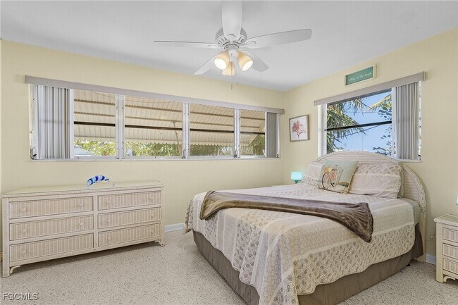 Building Photo - 2823 SE 18th Ave