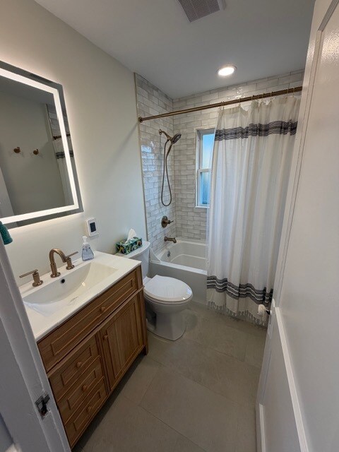 Building Photo - 3634 Besuden Ct
