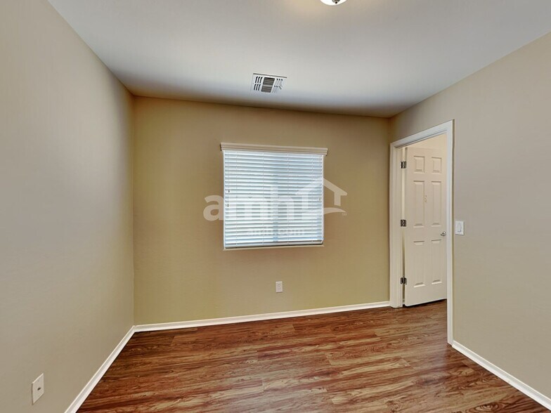Building Photo - 4748 E Redfield Rd