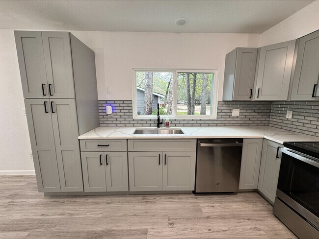 Building Photo - 1004 E Red Cedar Cir