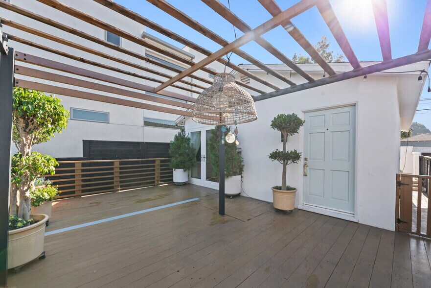 Building Photo - 662 Rosecrans Ave