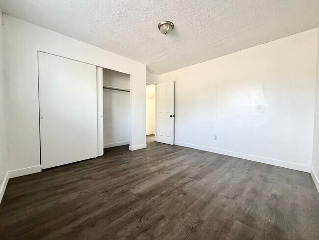 Building Photo - 9900 S Darin Dr