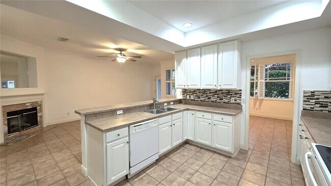 Building Photo - 381 1st Ave SW