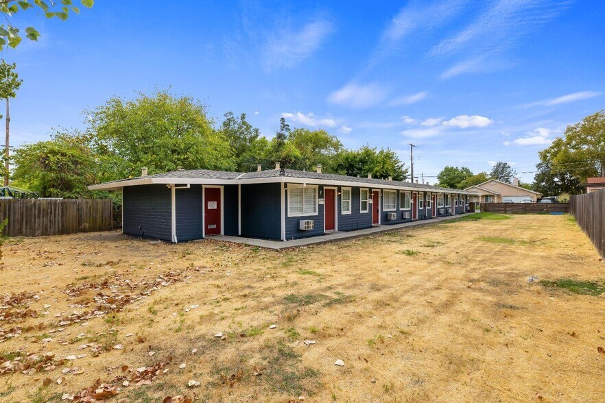 Building Photo - 2720 Forrest St