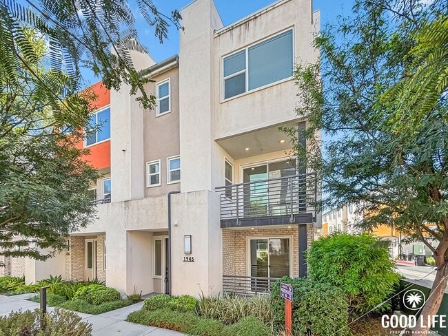 Primary Photo - Beautiful 4BD/4BA Townhouse in Otay Ranch ...