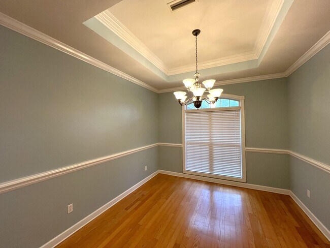 Building Photo - 123 W Edgewood Dr