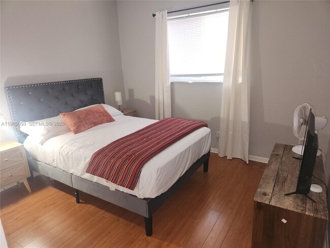 Building Photo - 3050 NE 5th Terrace