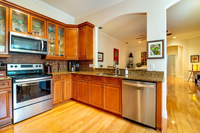 Building Photo - 4070 Alamanda Key Dr