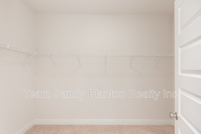 Building Photo - 9599 Pebble Stone Dr