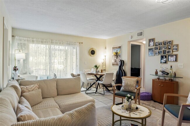 Building Photo - 10710 Royal Palm Blvd