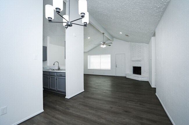 Building Photo - 19938 Laurel Trail Dr