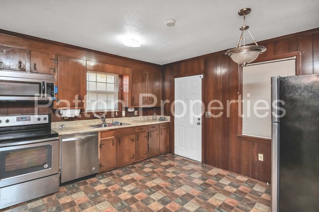 Building Photo - Barony Home