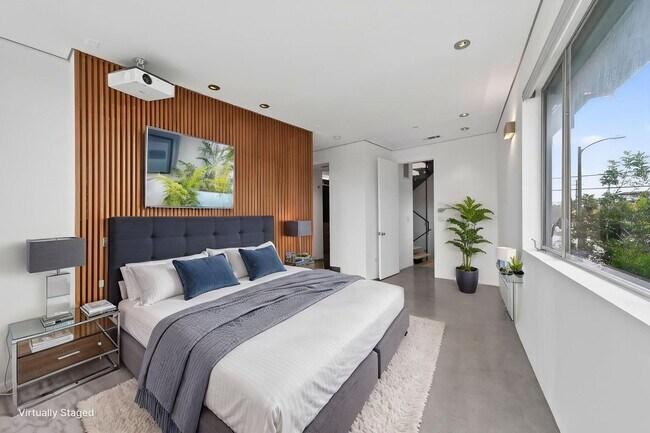 Building Photo - Discover this striking 3 bedroom apartment for rent in Venice, offering 4 bathrooms, contemporary...