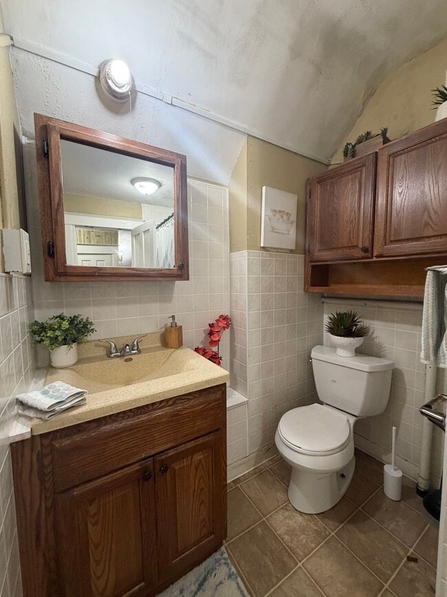 Building Photo - 2 bed, 1 bath home for rent in West Waterloo