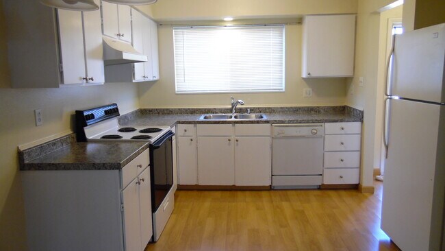 Building Photo - 377 Smithridge Park
