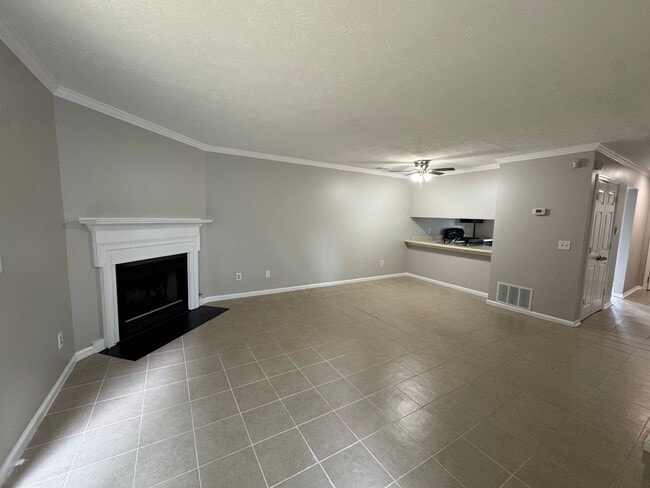 Building Photo - Charming 2-bedroom, 2.5-bath Townhome