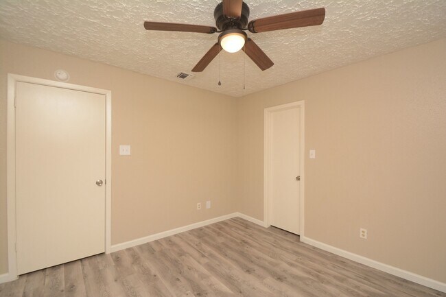 Building Photo - 16335 Quail Echo Dr