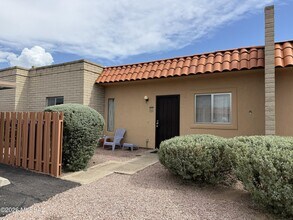 Building Photo - 964 S Pantano Rd