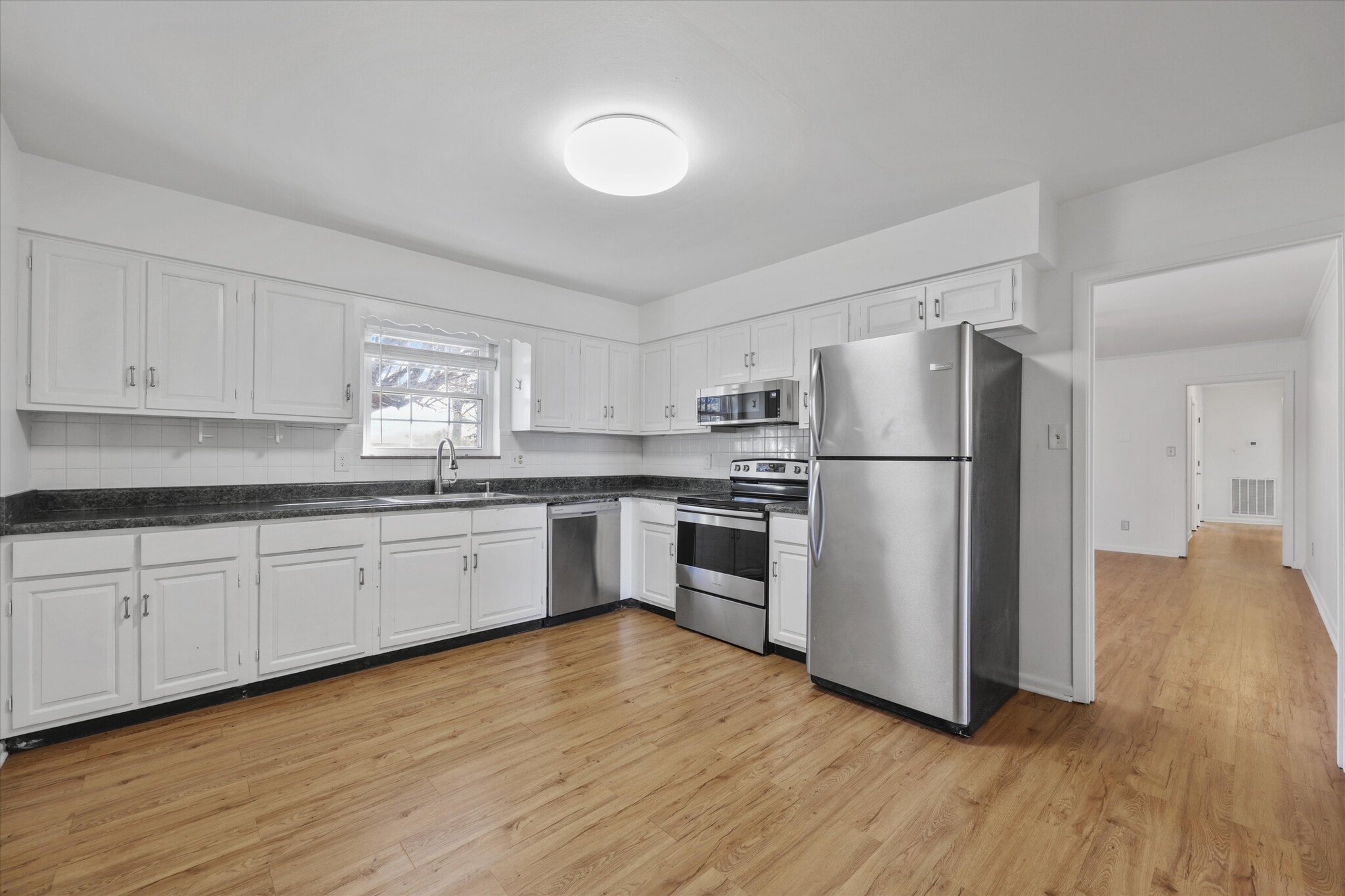 Building Photo - 930 Corning Rd