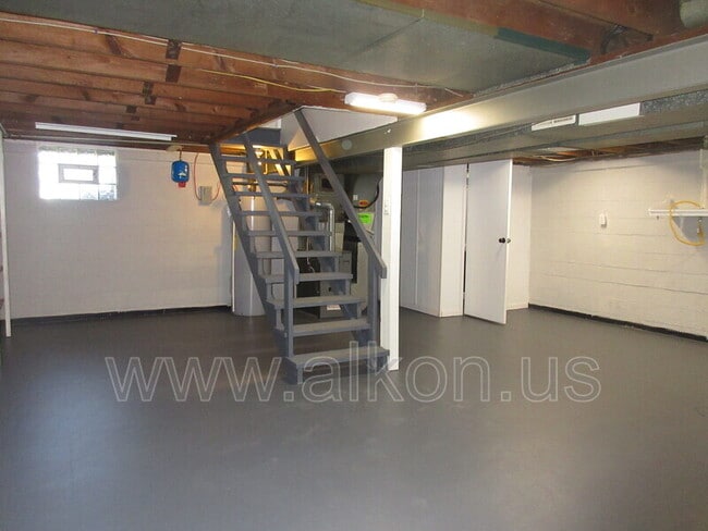 Building Photo - 4204 Willow Ave