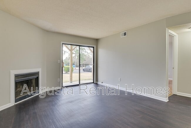 Building Photo - 2814 Thomas Ln