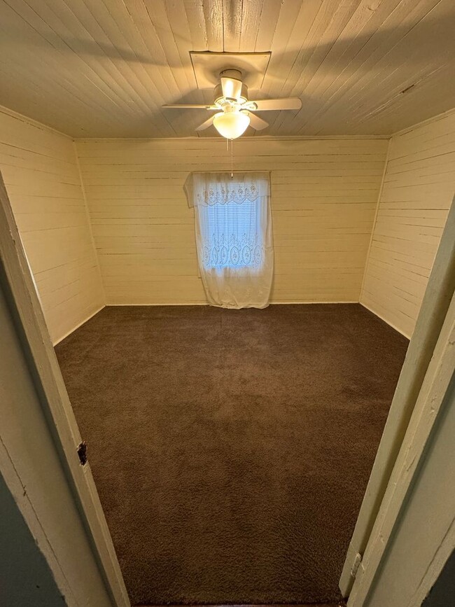 Building Photo - Quiet Country Home for Rent