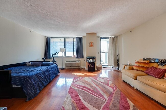 Building Photo - 551 Observer Hwy