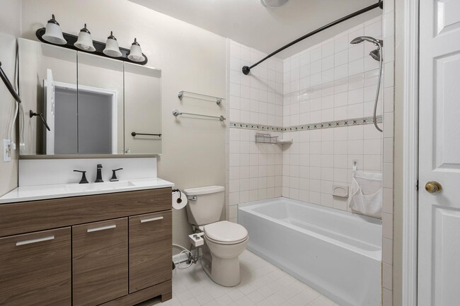 Building Photo - 13 Taconic St