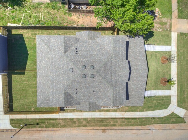 Building Photo - Brand New Duplex + 3 bedrooms + 2 bathrooms + 1 car garage + Prime OKC Location