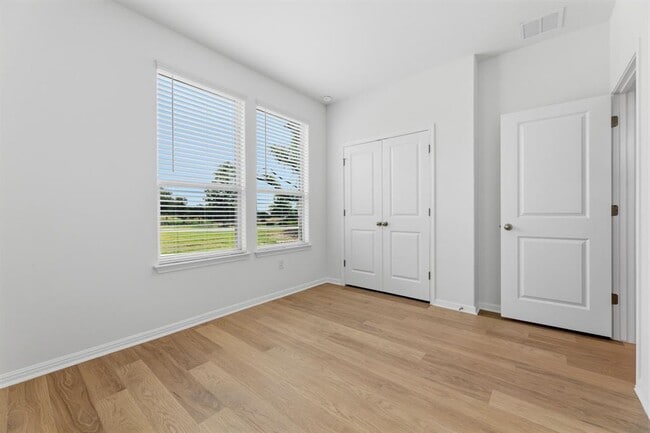 Building Photo - 183 Glocken Ln