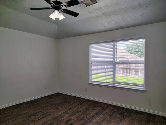 Building Photo - 21411 Forest Colony Dr