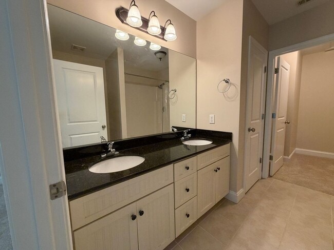 Building Photo - Lovely 3 Bedroom 3 Bath Townhouse on the east side of Athens, GA