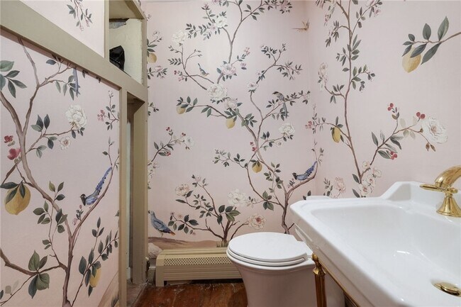 Building Photo - 73 Thames St