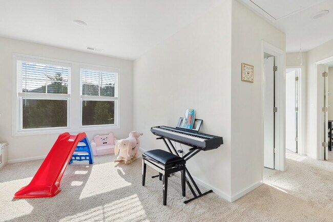 Building Photo - $2,495 - MOVE IN SPECIAL! $300 off 1st Mon...