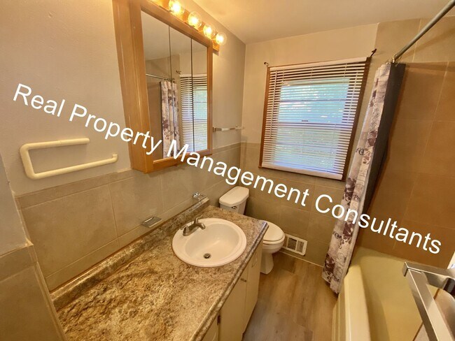 Building Photo - $500 Rent on 3 Bedroom Home