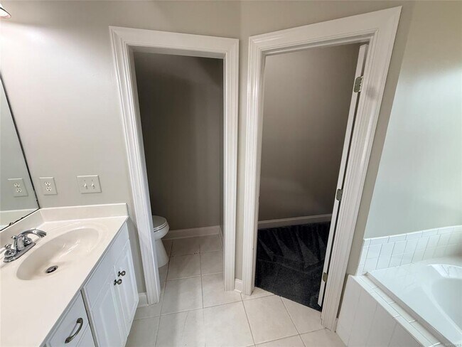 Building Photo - 601 Prairie View Dr