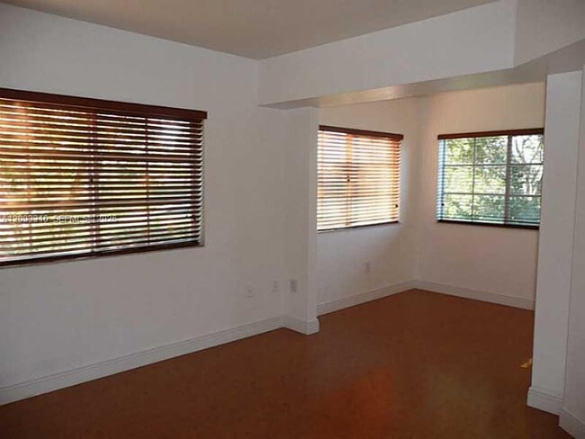 Building Photo - 2586 Centergate Dr