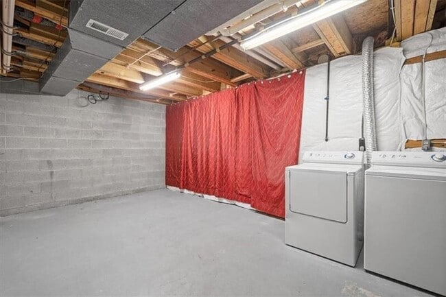 Building Photo - 102 Westbrooke Ln