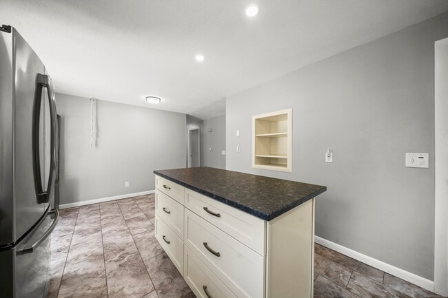 Building Photo - 31 Varno Ln