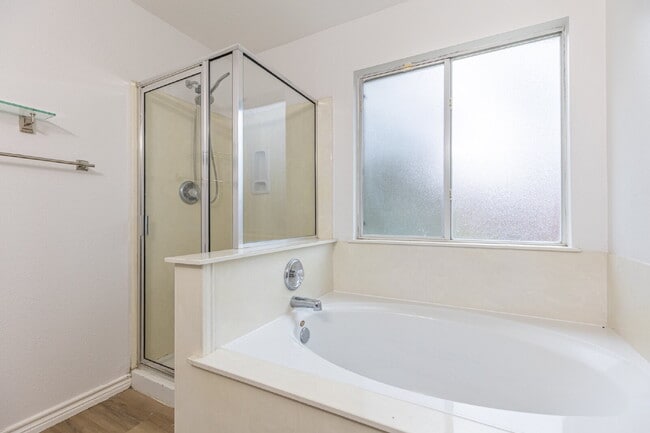 Building Photo - 228 Sophia Cir