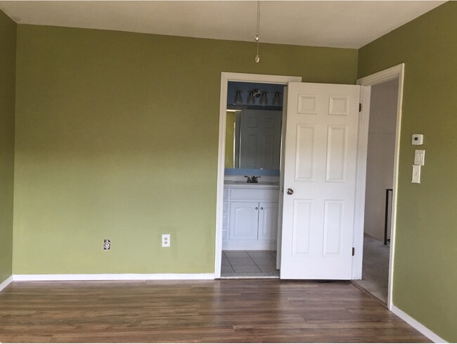 Building Photo - 35 Southwind Ln