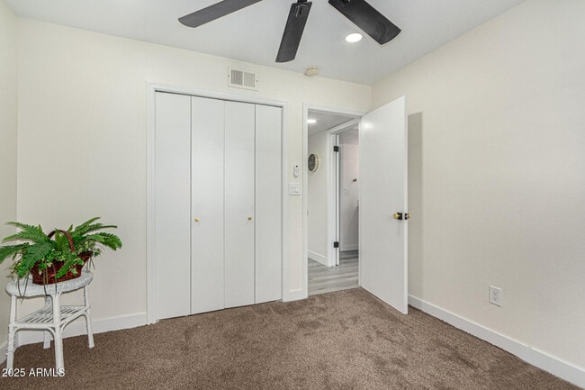 Building Photo - 623 W Guadalupe Rd