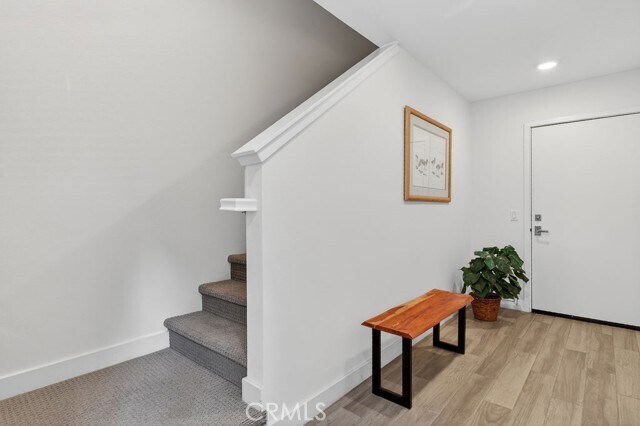 Building Photo - 985 Doheny Way