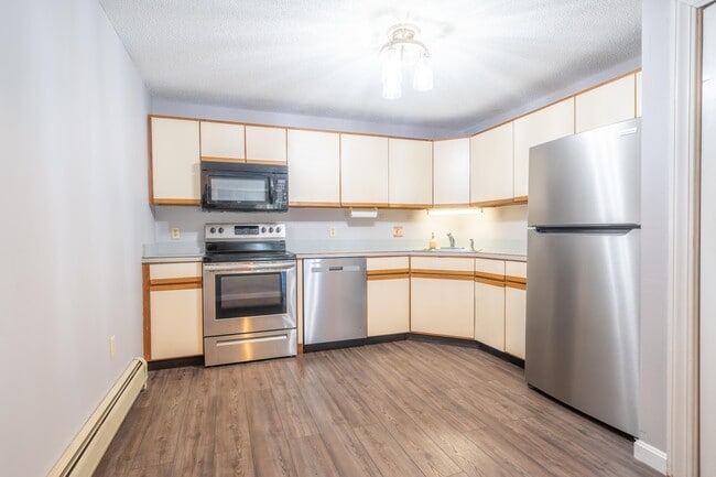 Building Photo - 2 Maple Ridge Dr