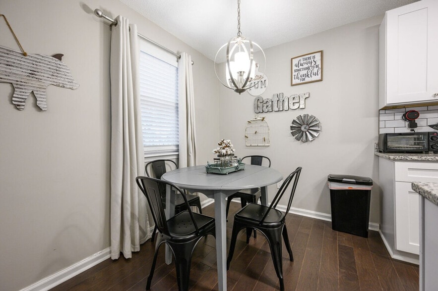 Building Photo - 10 Jill Ln