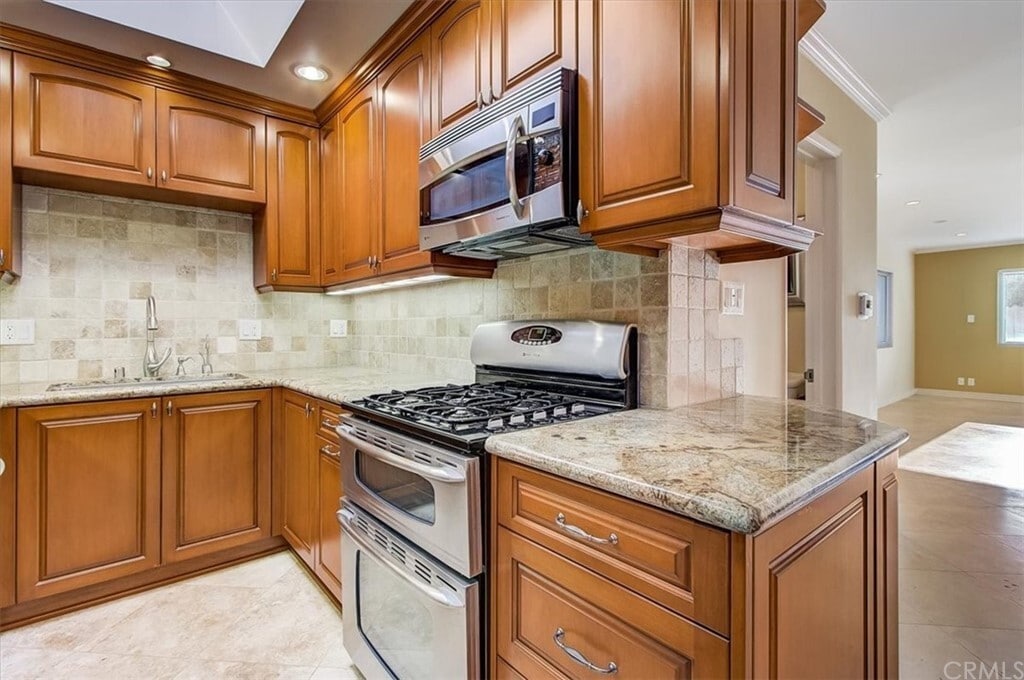https://my.matterport.com/show/?m=jzeRU6tT8Ln - 1331 N Lincoln St