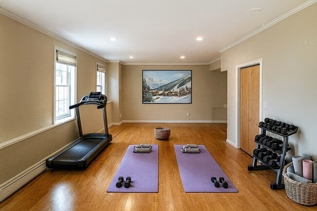 Building Photo - 171 N Main St