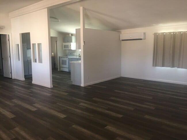 Building Photo - 3 Bedroom, 2 Bathroom Home