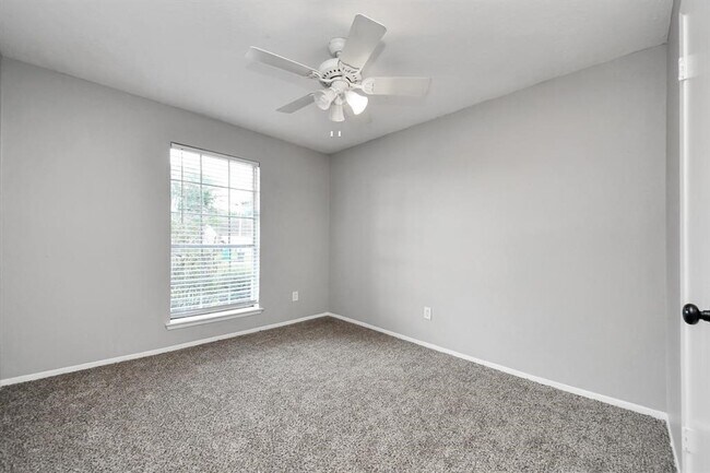 Building Photo - 2318 Hearne Dr